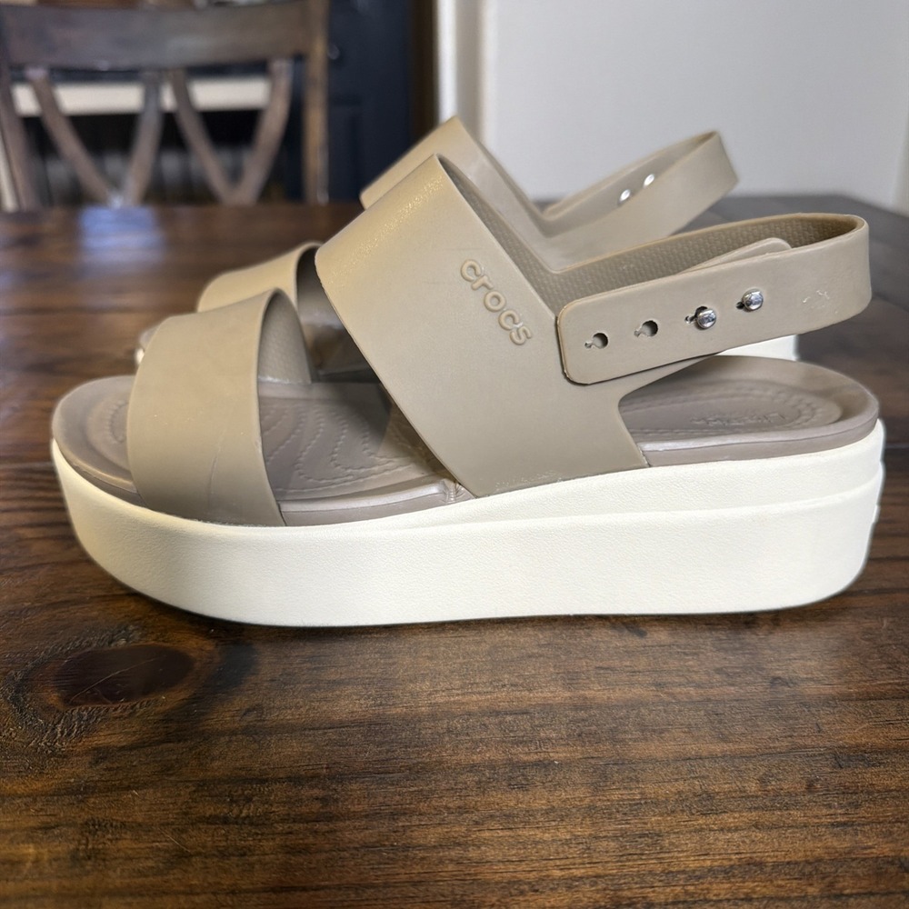 Crocs Brooklyn Low Wedge Womens 8 Beige Tan Slingback Sandals LiteRide